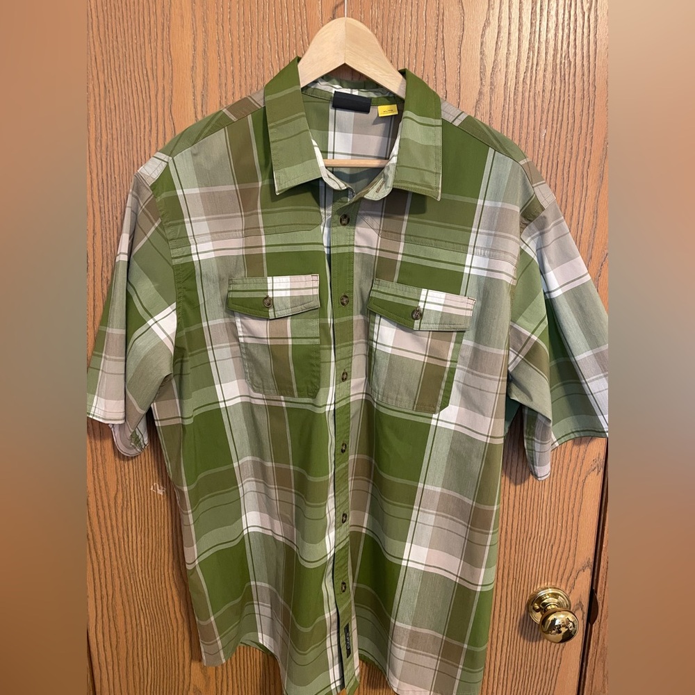 Cabela's Green and White Casual Button Down Shirt